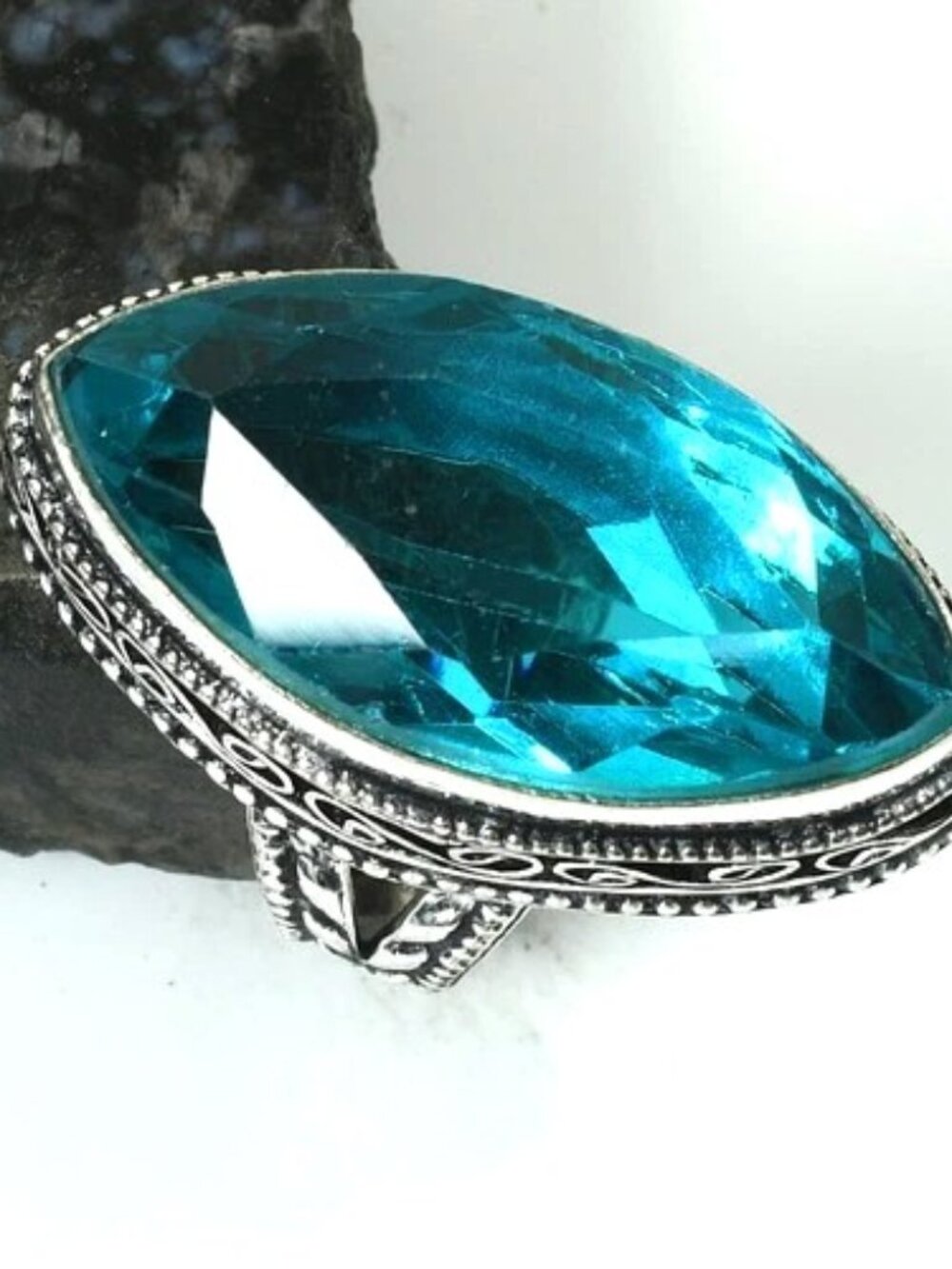 Beautiful Blue Topaz Gemstone Sterling Silver Ring Size 7.5